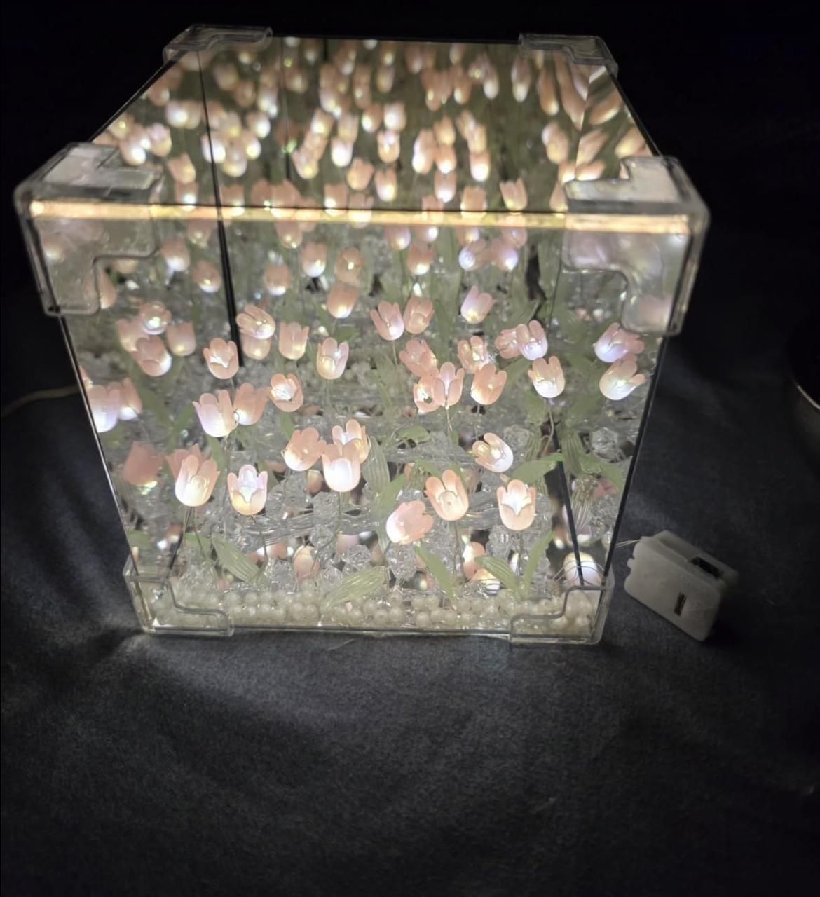 Tulip Mirror Cube Lamp